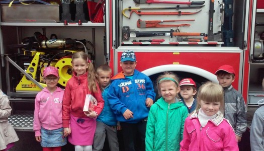 Przedszkolaki odwiedzają naszych strażaków