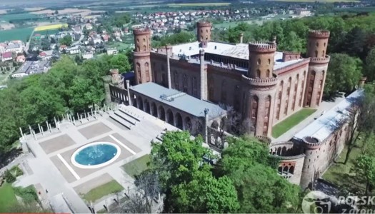 Kamieniecki pałac widziany z drona [VIDEO]