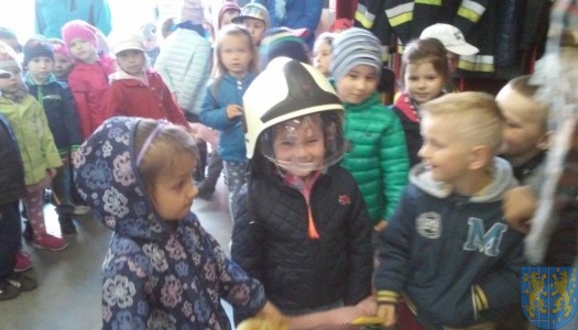 Przedszkolaki z wizytą u strażaków