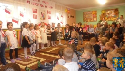 Przedszkolaki uczciły Święto Niepodległości