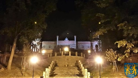 Pałac Marianny Orańskiej widziany nocą